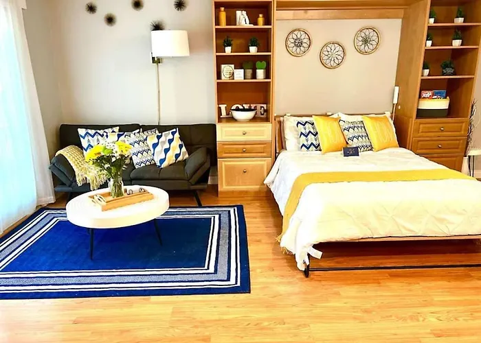 Town And Country Hideaway *